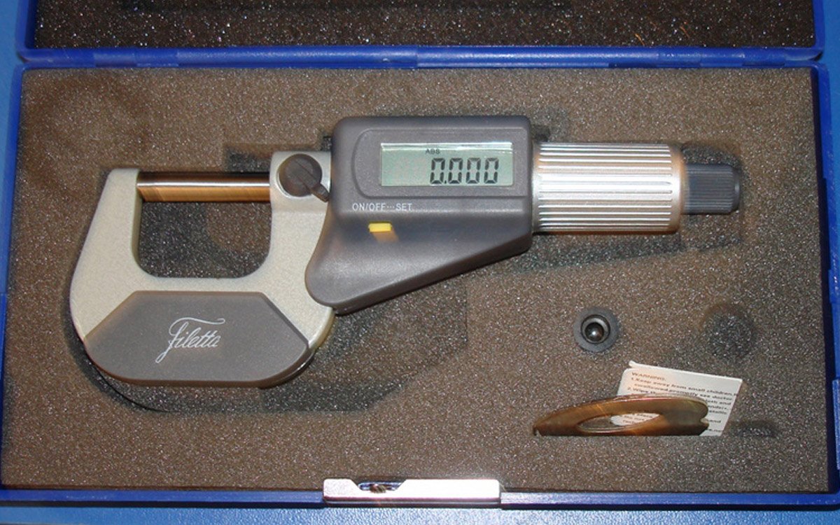 Dust and splashproof Micrometer with a digital indicator and a resolution scale of 0.001