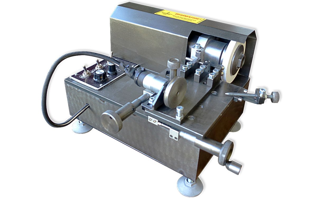 Grinding machine for restoration of the needle spray tips