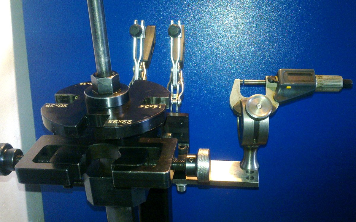 Фото: Універсальний затискач для мікрометра як доповнення до стапелю виробництва "DIMED" - Foto  N2