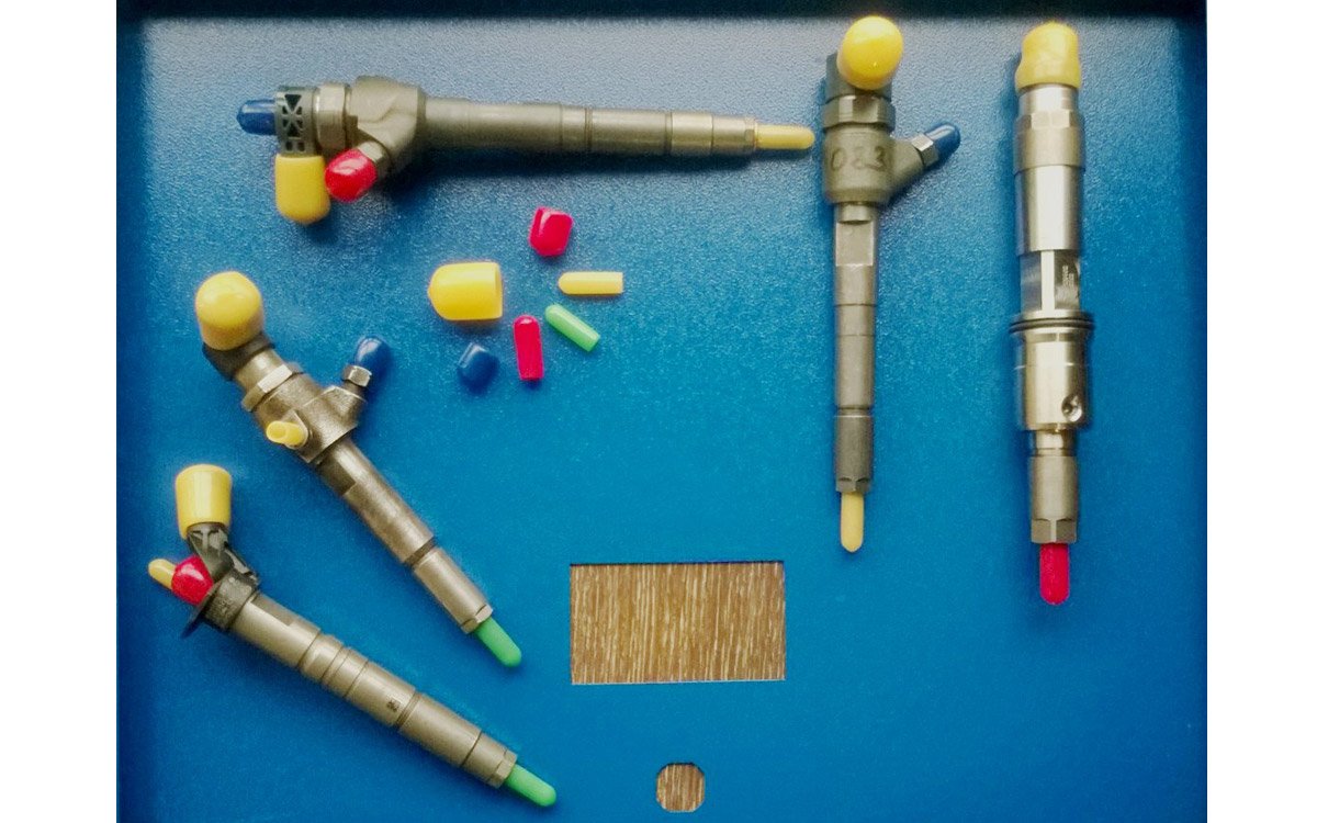 Фото: Soft vinyl caps to protect parts of injectors after repair - Foto  N2